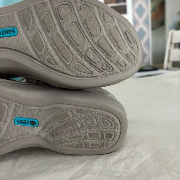 BZees Dream Sandal Beige 9.5 Synthetic Sole Hook and Loop Closure Machine Wash - Picture 12 of 14